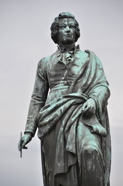 salzburg-mozart-statue-019