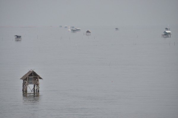 fishing-shacks-bay-of-thailand