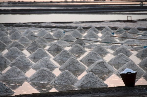 salt-pans-petchaburi-thailand-002