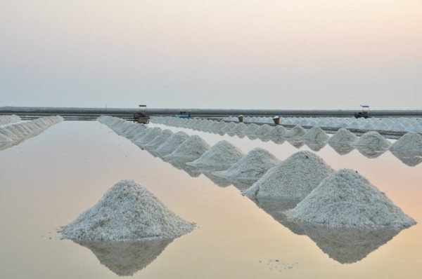 salt-pans-petchaburi-thailand-011