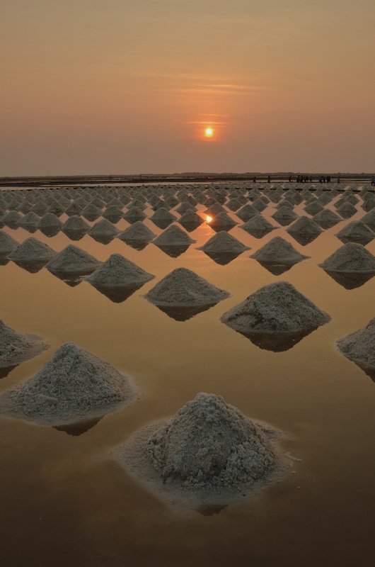 salt-ponds-thailand-petchaburi